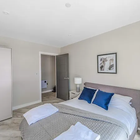 Beautiful 2 Bedroom *