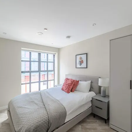 Beautiful 2 Bedroom *